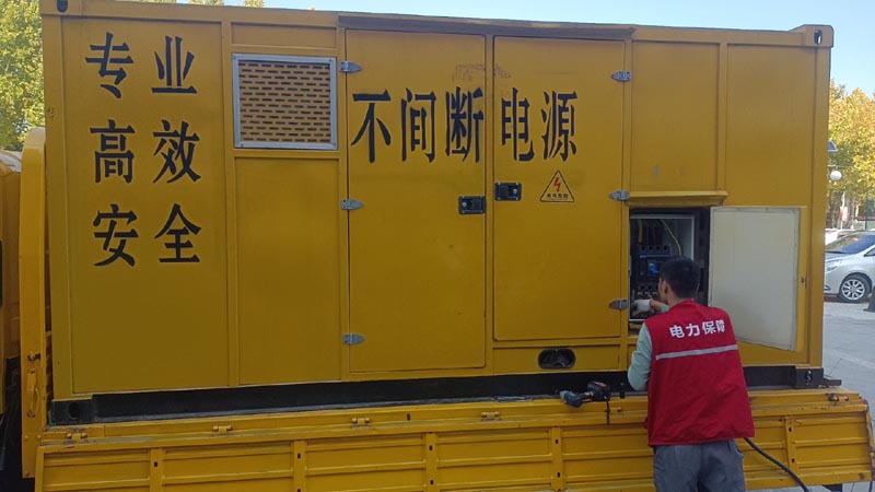 武江柴油发电机组和UPS电源配合使用时，如何避免切换过程中的电力中断？